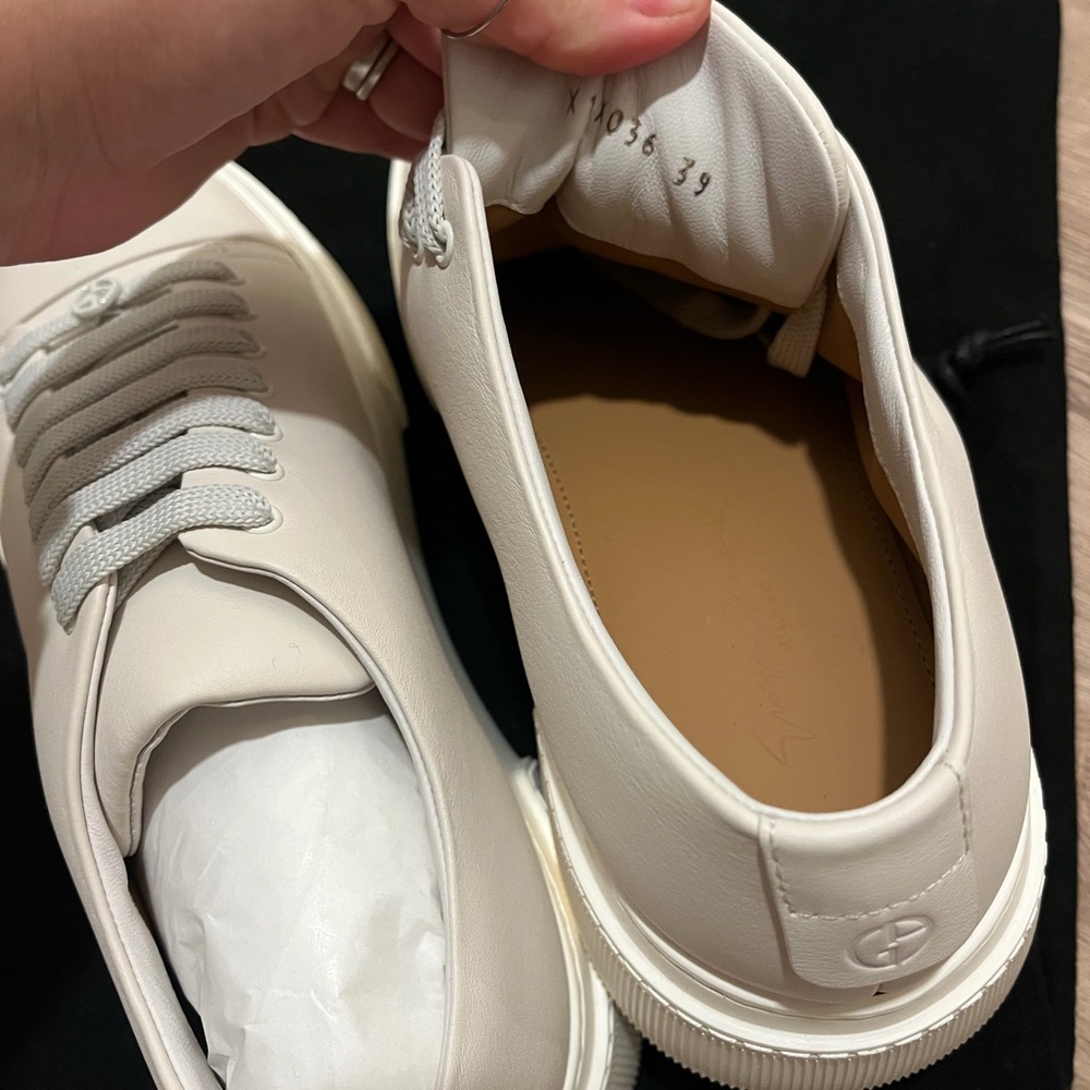 Giorgio Armani Off-White Leather Low-Top Sneakers - Picture 3 of 3